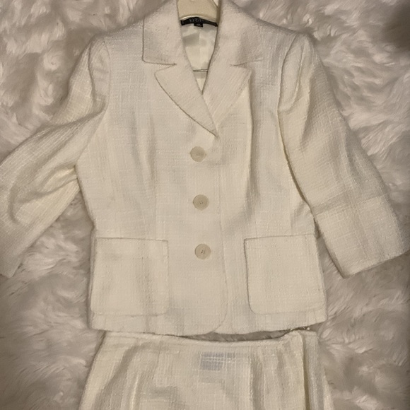 Suit Set - Picture 3 of 3